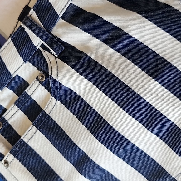 Forever 21 Blue/White stripped Shorts - Picture 7 of 7